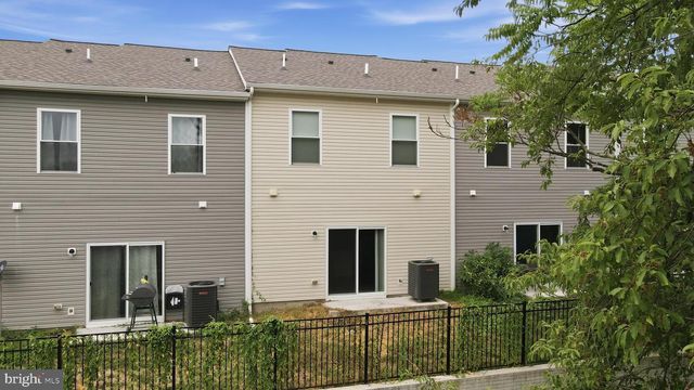 112 PADDINGTON ST, Falling Waters, WV 25419