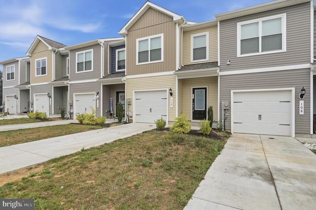 112 PADDINGTON ST, Falling Waters, WV 25419