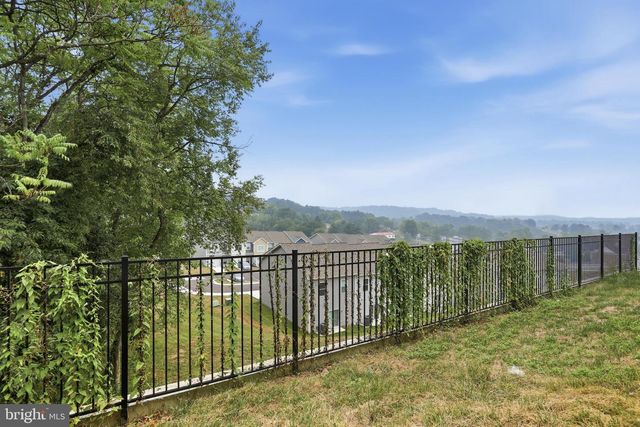 112 PADDINGTON ST, Falling Waters, WV 25419