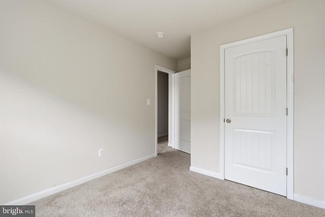 112 PADDINGTON ST, Falling Waters, WV 25419