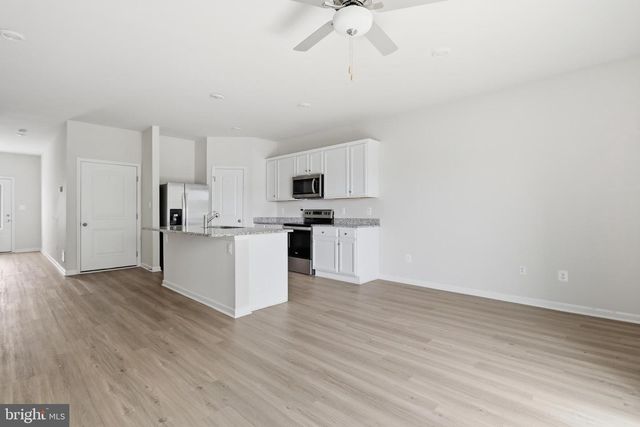 112 PADDINGTON ST, Falling Waters, WV 25419