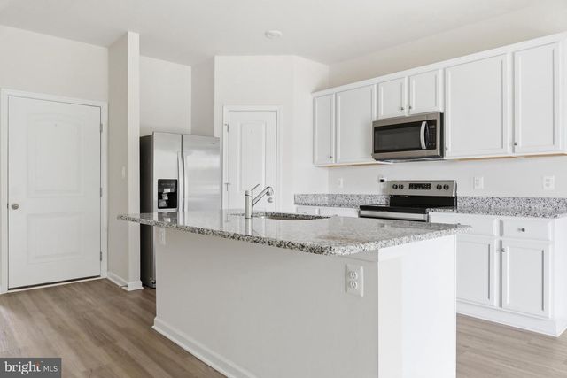 112 PADDINGTON ST, Falling Waters, WV 25419