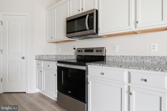 112 PADDINGTON ST, Falling Waters, WV 25419