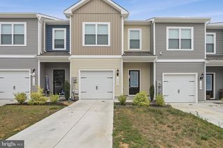 112 PADDINGTON ST, Falling Waters, WV 25419