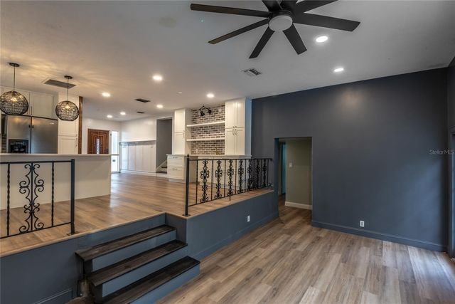 518 CRESTOVER DRIVE, Tampa, FL 33617