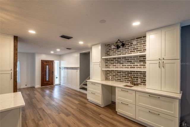 518 CRESTOVER DRIVE, Tampa, FL 33617