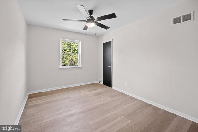 857 GREEN VALLEY DR, Philadelphia, PA 19128