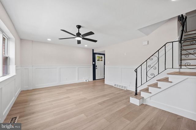 857 GREEN VALLEY DR, Philadelphia, PA 19128