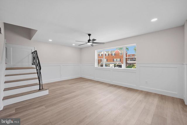 857 GREEN VALLEY DR, Philadelphia, PA 19128