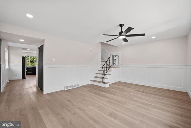 857 GREEN VALLEY DR, Philadelphia, PA 19128