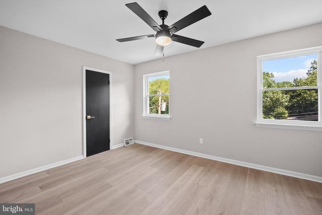 857 GREEN VALLEY DR, Philadelphia, PA 19128
