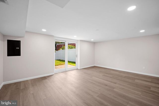 857 GREEN VALLEY DR, Philadelphia, PA 19128