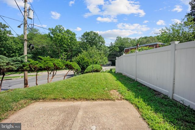 857 GREEN VALLEY DR, Philadelphia, PA 19128