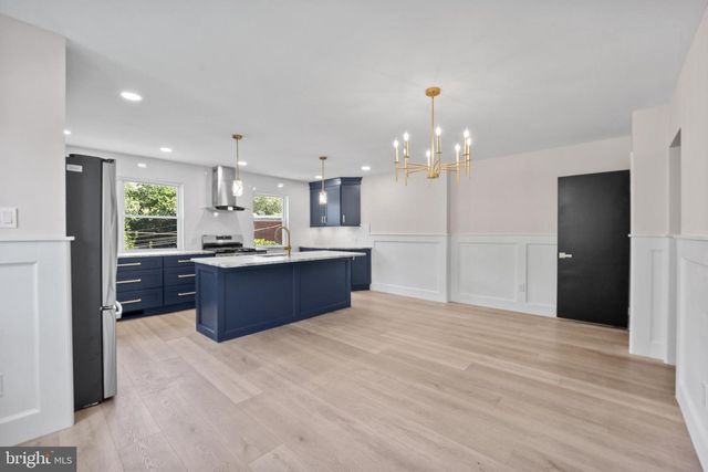 857 GREEN VALLEY DR, Philadelphia, PA 19128