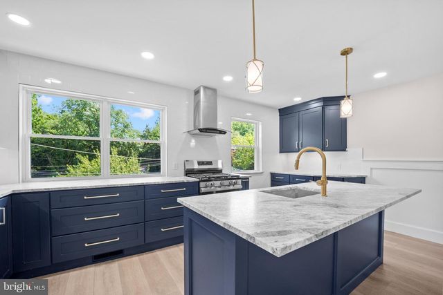 857 GREEN VALLEY DR, Philadelphia, PA 19128