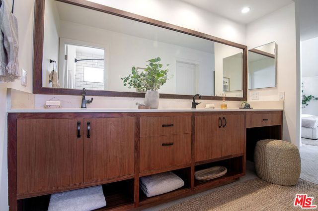 1639 Selby Avenue B, Los Angeles, CA 90024