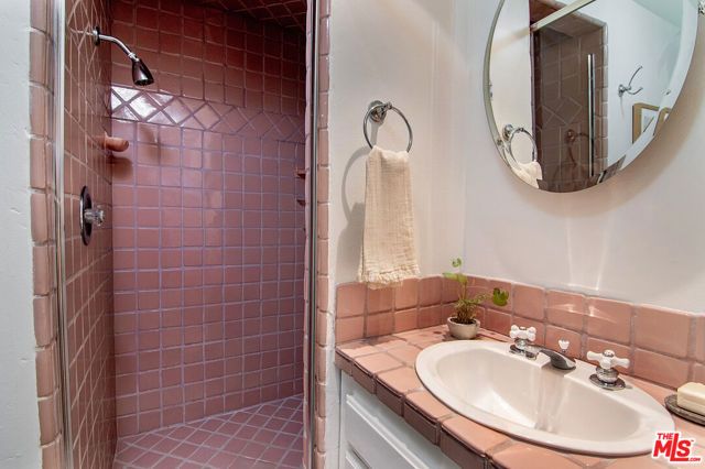 1639 Selby Avenue B, Los Angeles, CA 90024