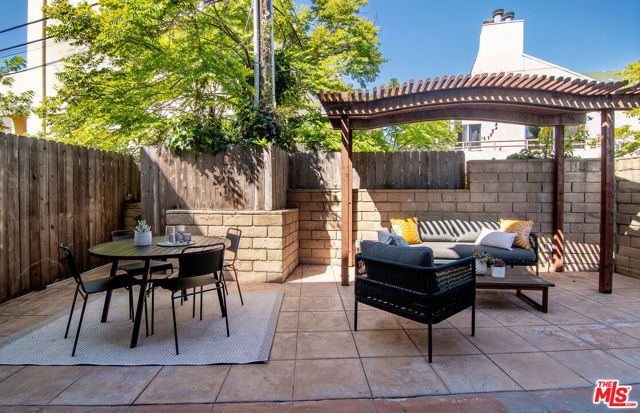 1639 Selby Avenue B, Los Angeles, CA 90024