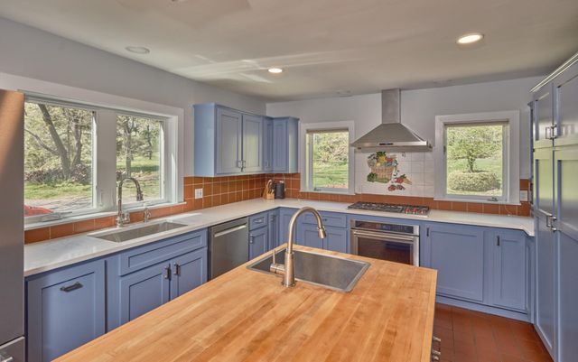 6990 PHILLIPS MILL RD, New Hope, PA 18938