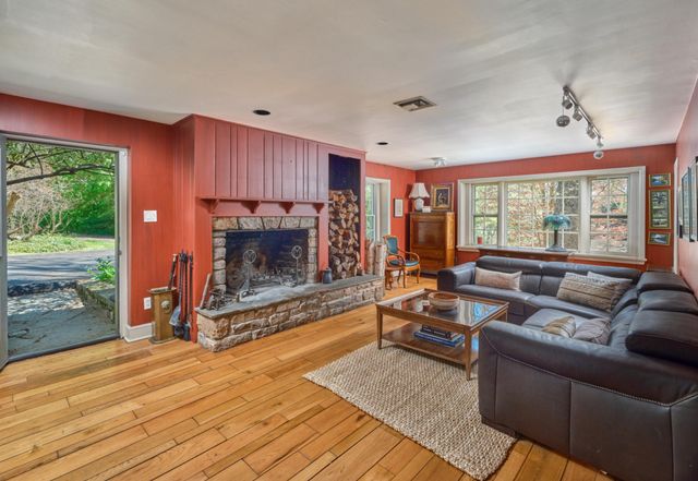 6990 PHILLIPS MILL RD, New Hope, PA 18938