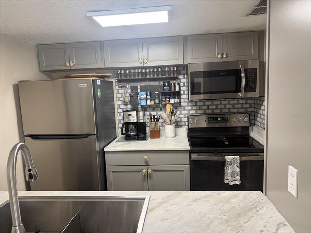 315 MEDALLION BOULEVARD H, Madeira Beach, FL 33708
