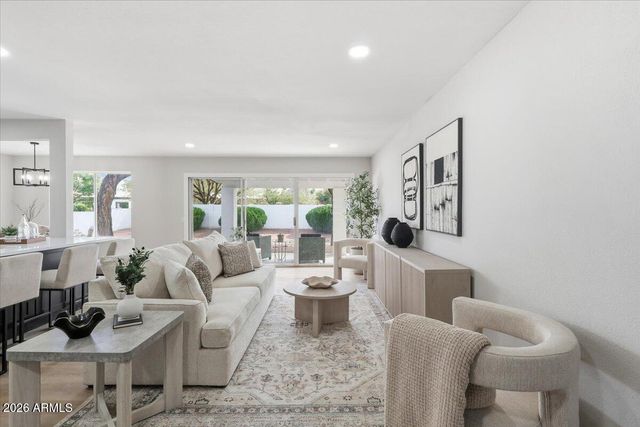 527 E TAM OSHANTER Drive, Phoenix, AZ 85022