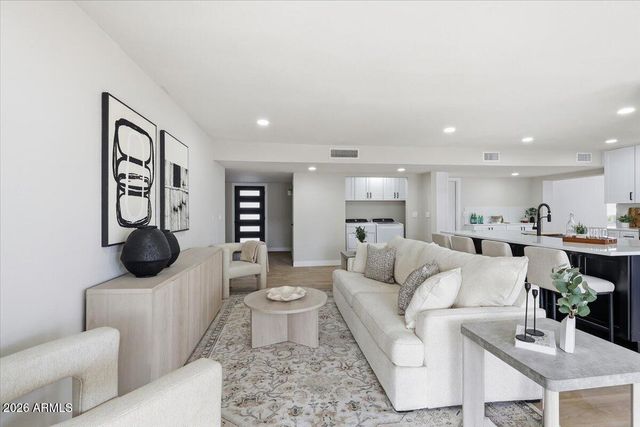 527 E TAM OSHANTER Drive, Phoenix, AZ 85022