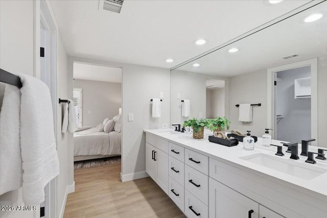 527 E TAM OSHANTER Drive, Phoenix, AZ 85022