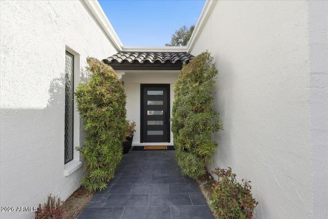 527 E TAM OSHANTER Drive, Phoenix, AZ 85022