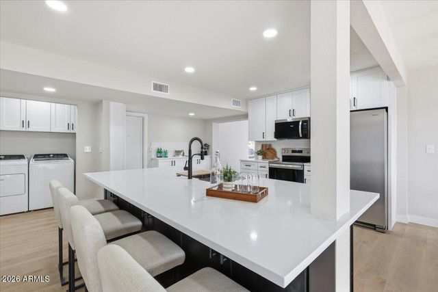 527 E TAM OSHANTER Drive, Phoenix, AZ 85022