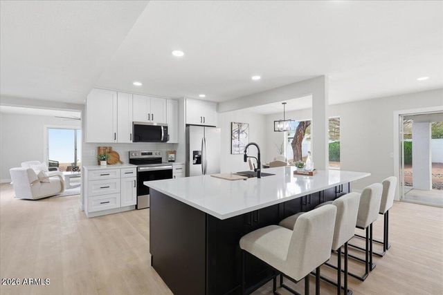 527 E TAM OSHANTER Drive, Phoenix, AZ 85022