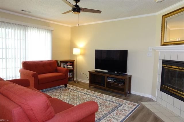 102 Crimson CT, Yorktown, VA 23693