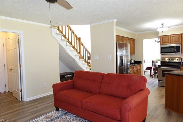 102 Crimson CT, Yorktown, VA 23693