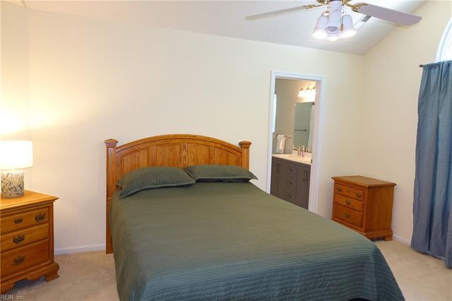 102 Crimson CT, Yorktown, VA 23693