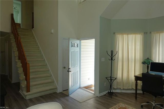 102 Crimson CT, Yorktown, VA 23693