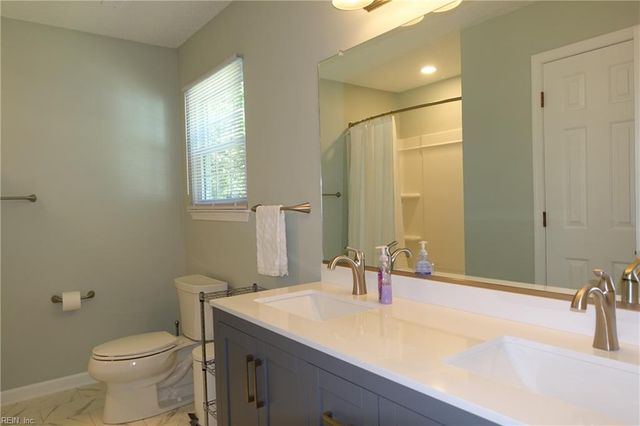 102 Crimson CT, Yorktown, VA 23693