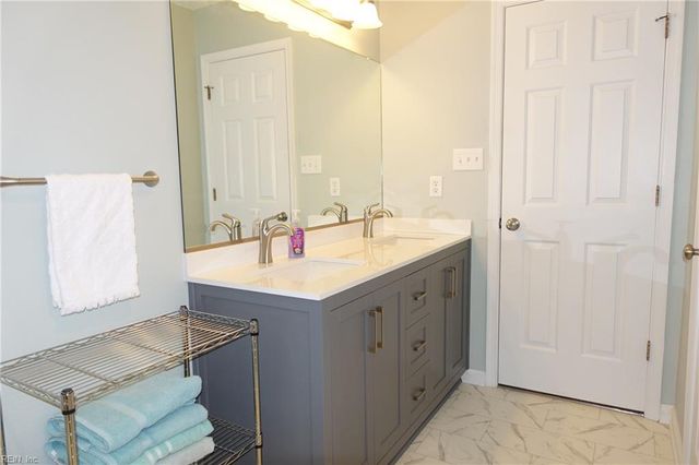 102 Crimson CT, Yorktown, VA 23693