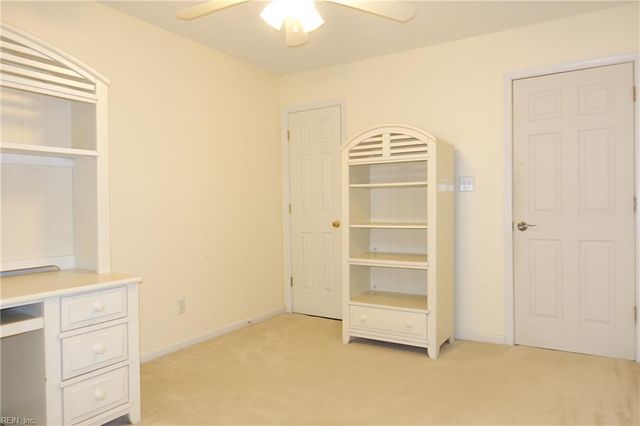 102 Crimson CT, Yorktown, VA 23693