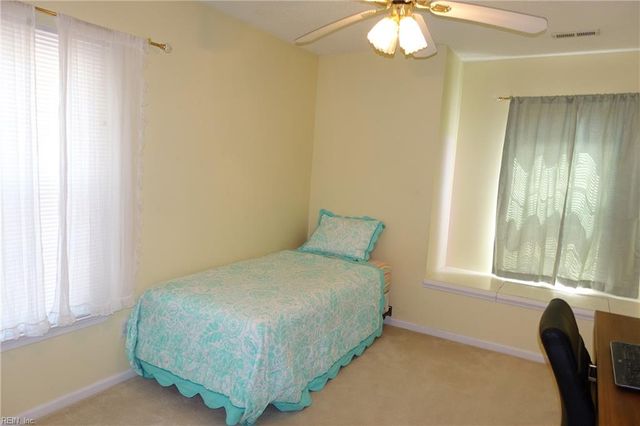 102 Crimson CT, Yorktown, VA 23693