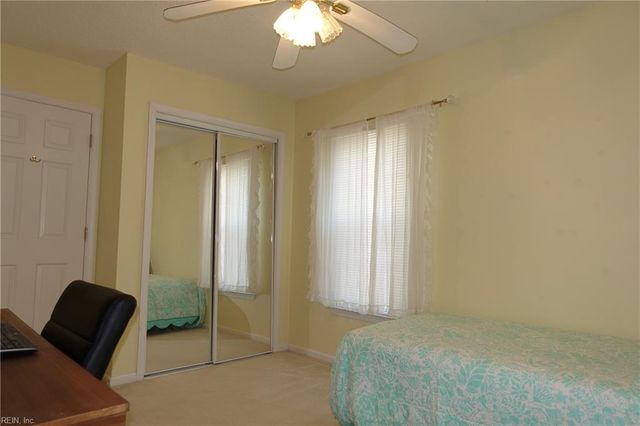 102 Crimson CT, Yorktown, VA 23693