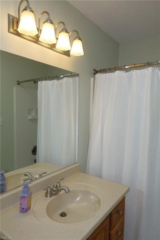 102 Crimson CT, Yorktown, VA 23693