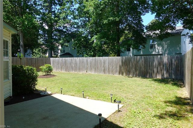 102 Crimson CT, Yorktown, VA 23693