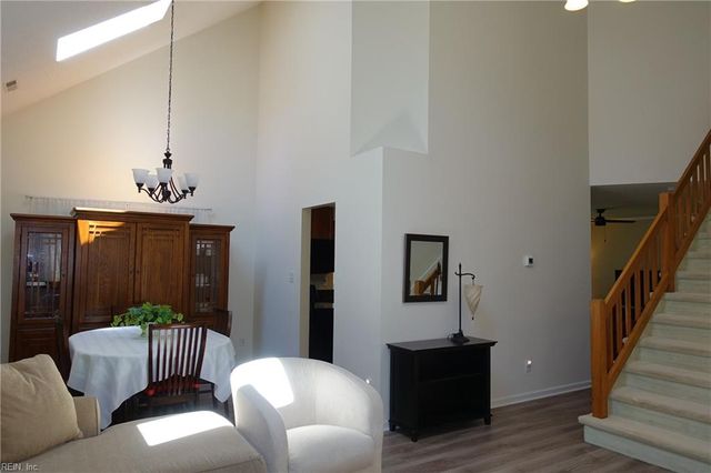 102 Crimson CT, Yorktown, VA 23693