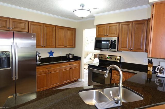 102 Crimson CT, Yorktown, VA 23693