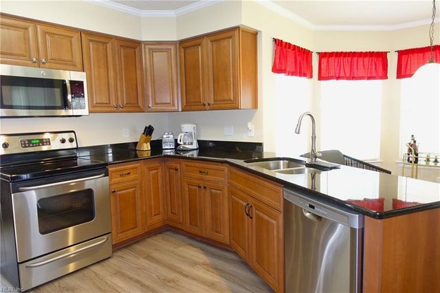 102 Crimson CT, Yorktown, VA 23693