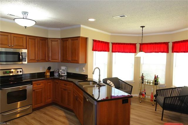 102 Crimson CT, Yorktown, VA 23693