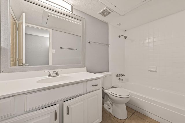 10202 Forum Park Dr 14, Houston, TX 77036