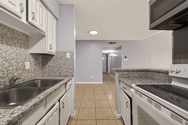 10202 Forum Park Dr 14, Houston, TX 77036