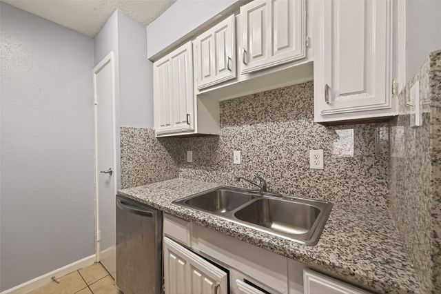 10202 Forum Park Dr 14, Houston, TX 77036