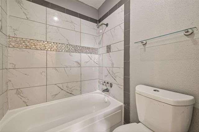 10202 Forum Park Dr 14, Houston, TX 77036